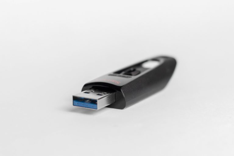 Read more about the article 4 methods How to fix a corrupted pen drive without formatting